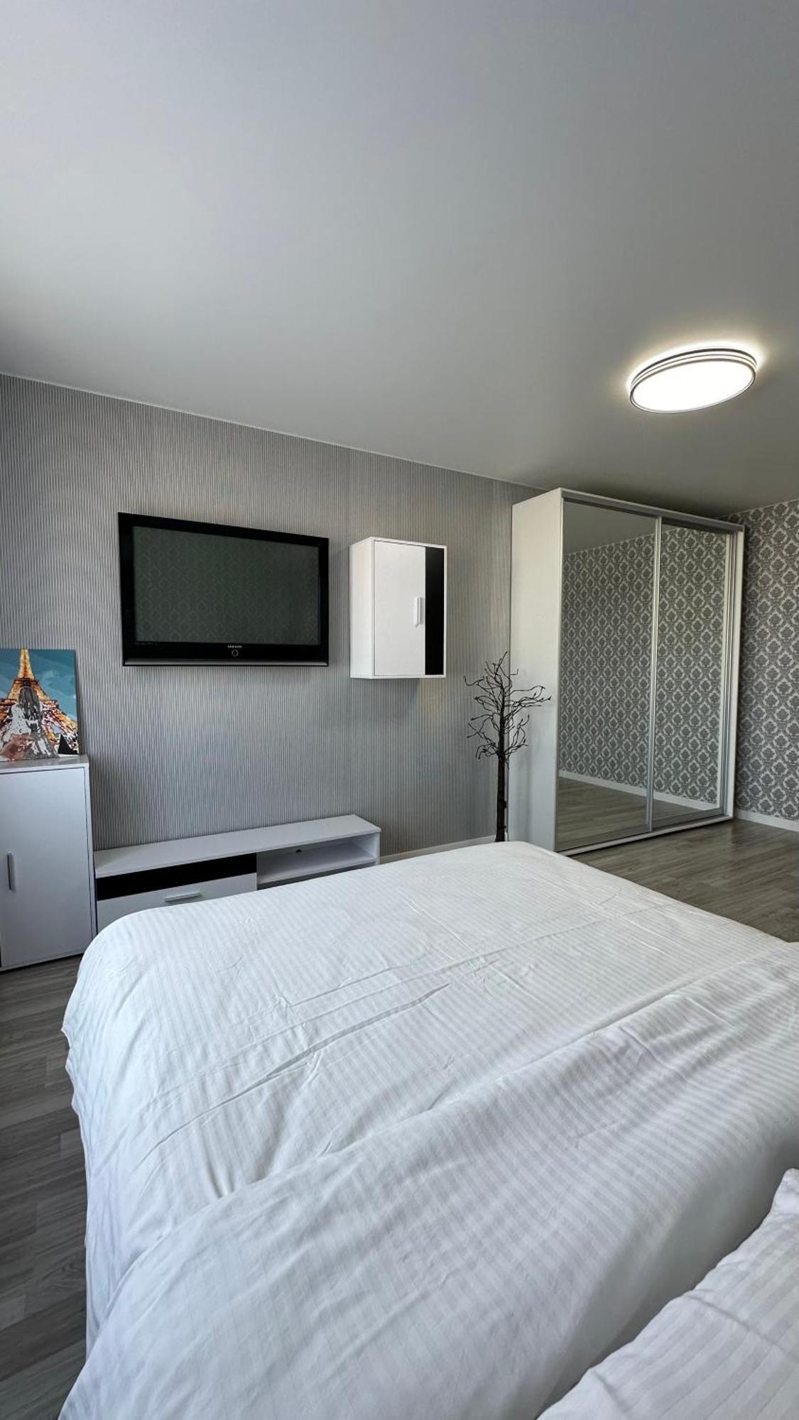 Є Генератор 1Кім Осокорки Вул Бориса Гмирі 20 Жк Патріотика Kiew Exterior foto